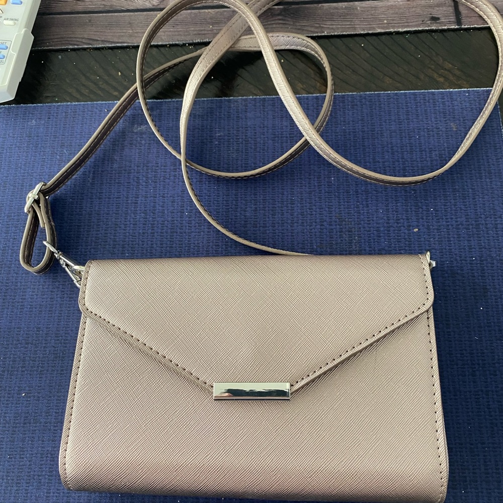 Save the Girls cross body phone window purse NWOT! Never used